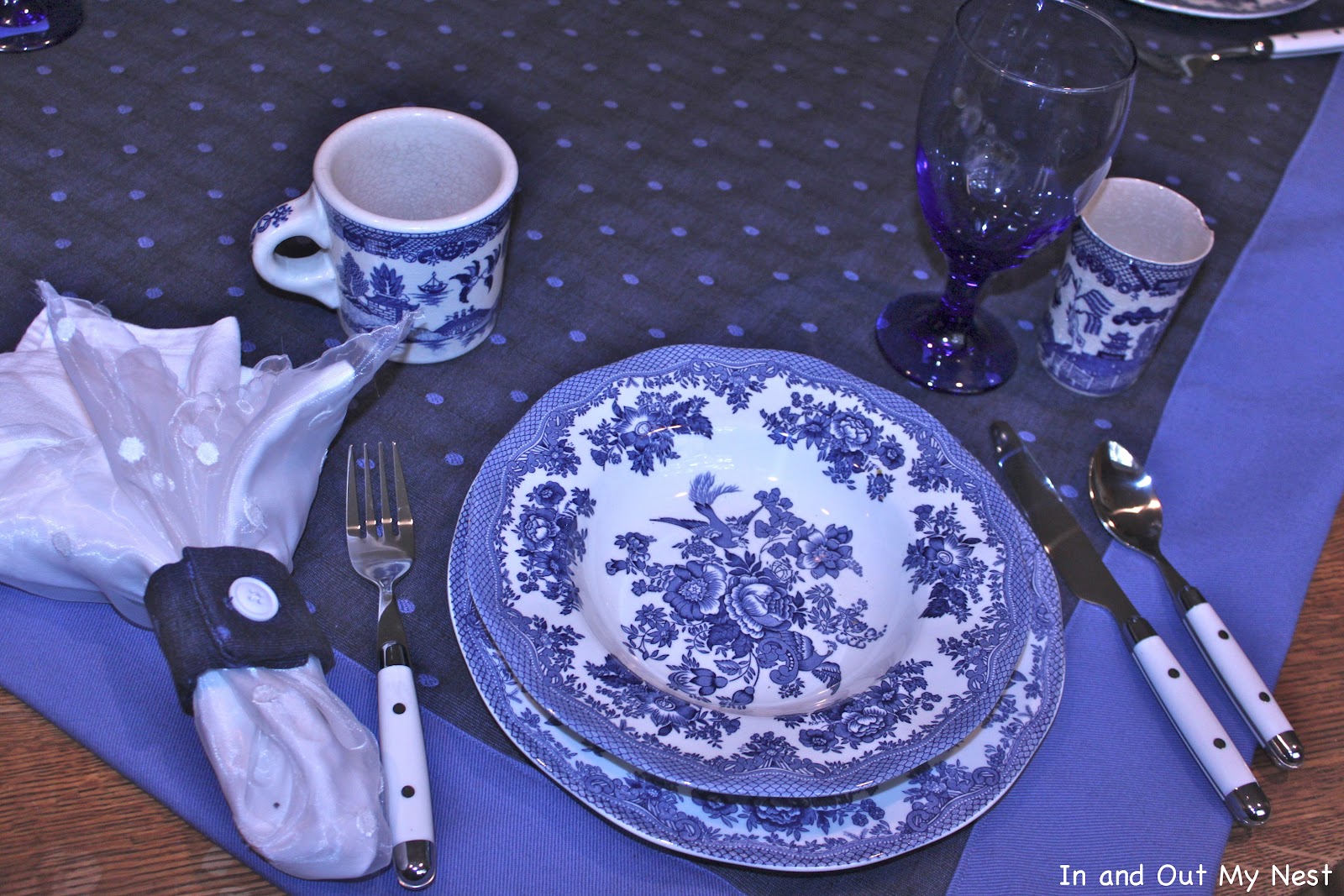 In and Out My Nest Blue Willow Linens Tutorial