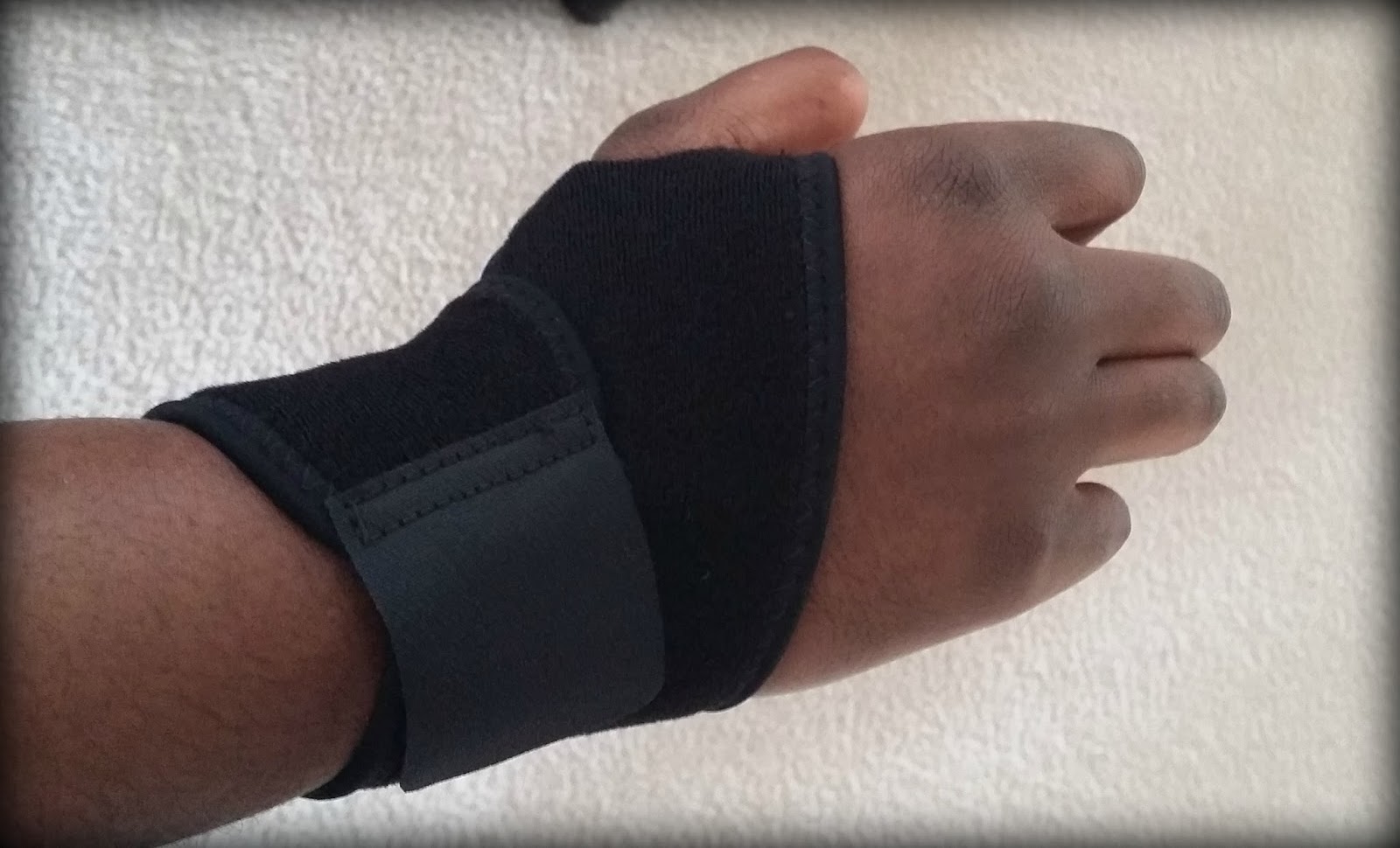 Temporary Waffle Wrist Support With The Adjustable and Reversible