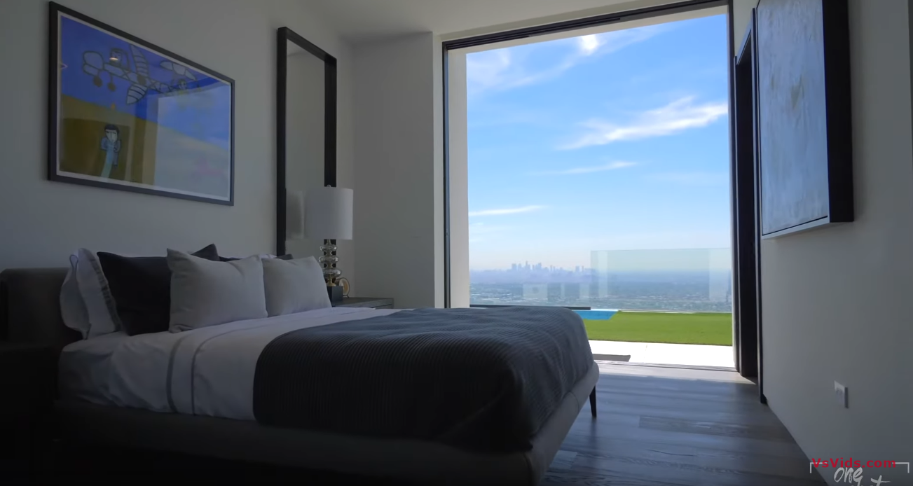 36 Photos vs. $22,500,000 | Holywood Hills Mega Mansion | Los Angeles - Luxury Home & Interior Design Tour 36 Photos vs. $22,500,000 | Holywood Hills Mega Mansion | Los Angeles - Luxury Home & Interior Design Tour