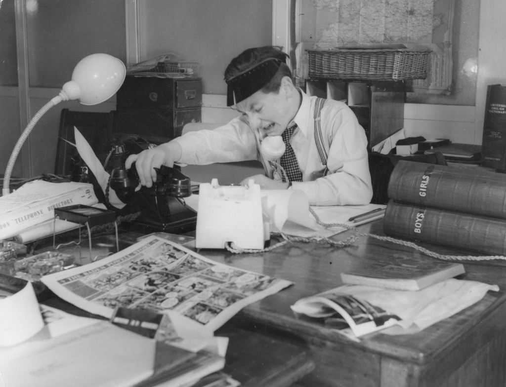 Newspaper editor. Советская журналистика 50х. Первые журналисты. Журналистика в прошлом. Журналистика 20 века.