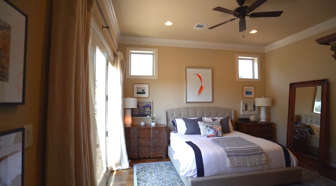 15 Photos vs. Tour 419 Oxford St, Houston Home Interior Design