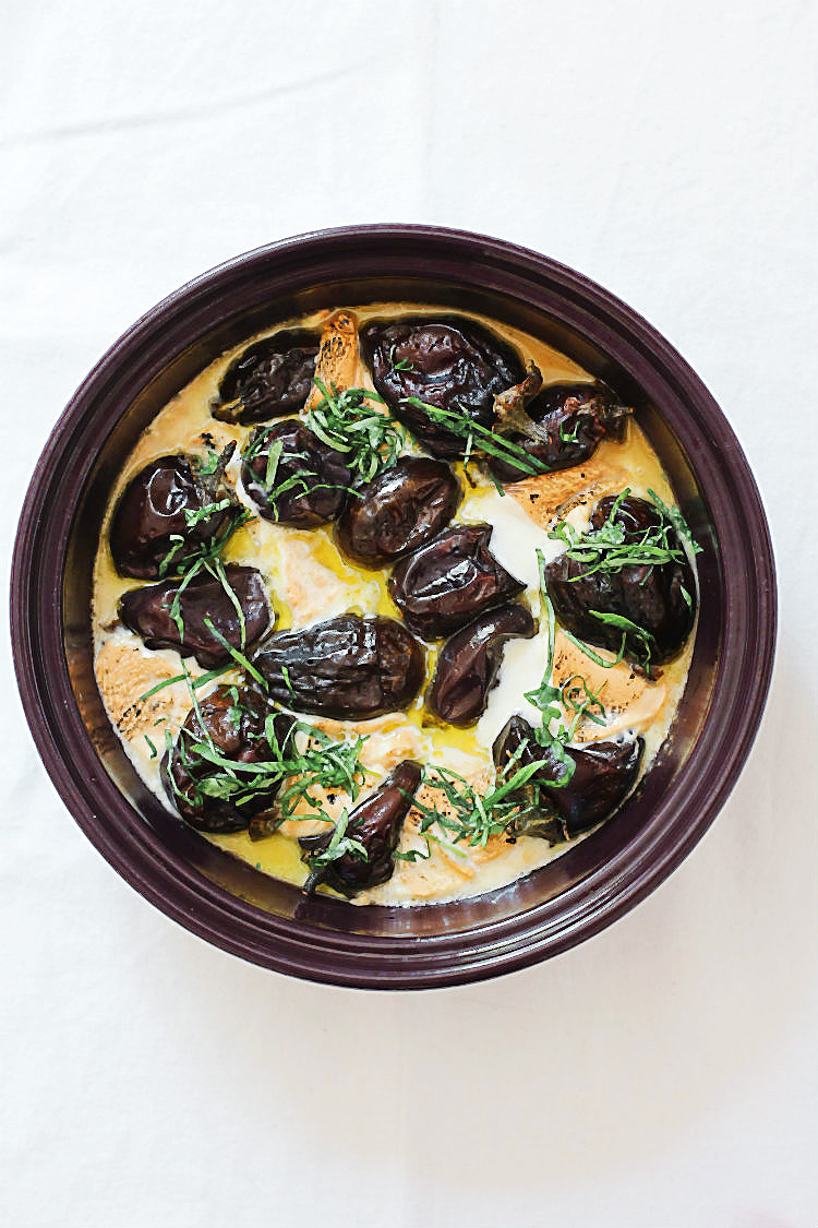 Mini-Auberginen mit geräuchertem Mozzarella aus der Tajine | Arthurs Tochter kocht. Der Blog für Food, Wine, Travel & Love von Astrid Paul Mini-Auberginen mit geräuchertem Mozzarella aus der Tajine | Arthurs Tochter kocht. Der Blog für Food, Wine, Travel & Love von Astrid Paul