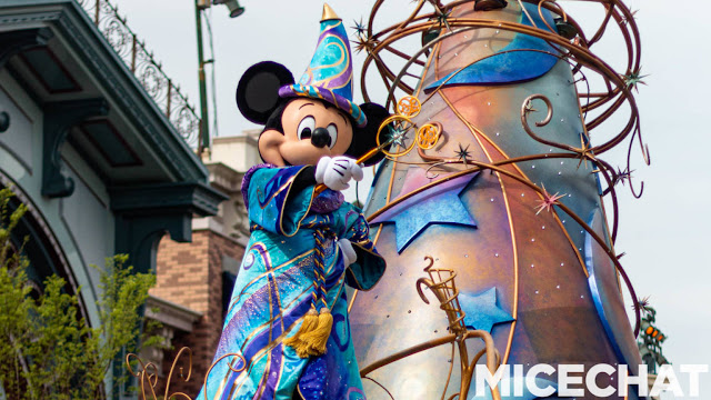 Mickey Mouse Magic Happens Float 