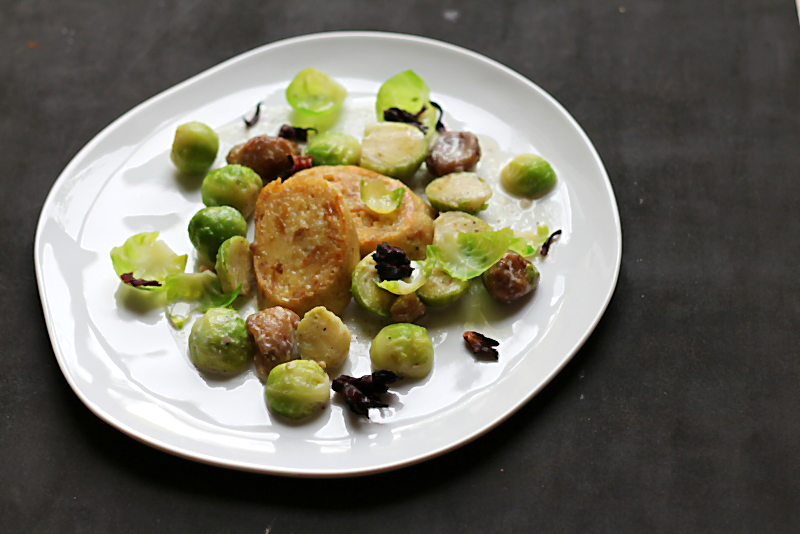 Rosenkohl, Hibiskus, Maronen und Serviettenknödel | Arthurs Tochter Kocht von Astrid Paul Rosenkohl, Hibiskus, Maronen und Serviettenknödel | Arthurs Tochter Kocht von Astrid Paul