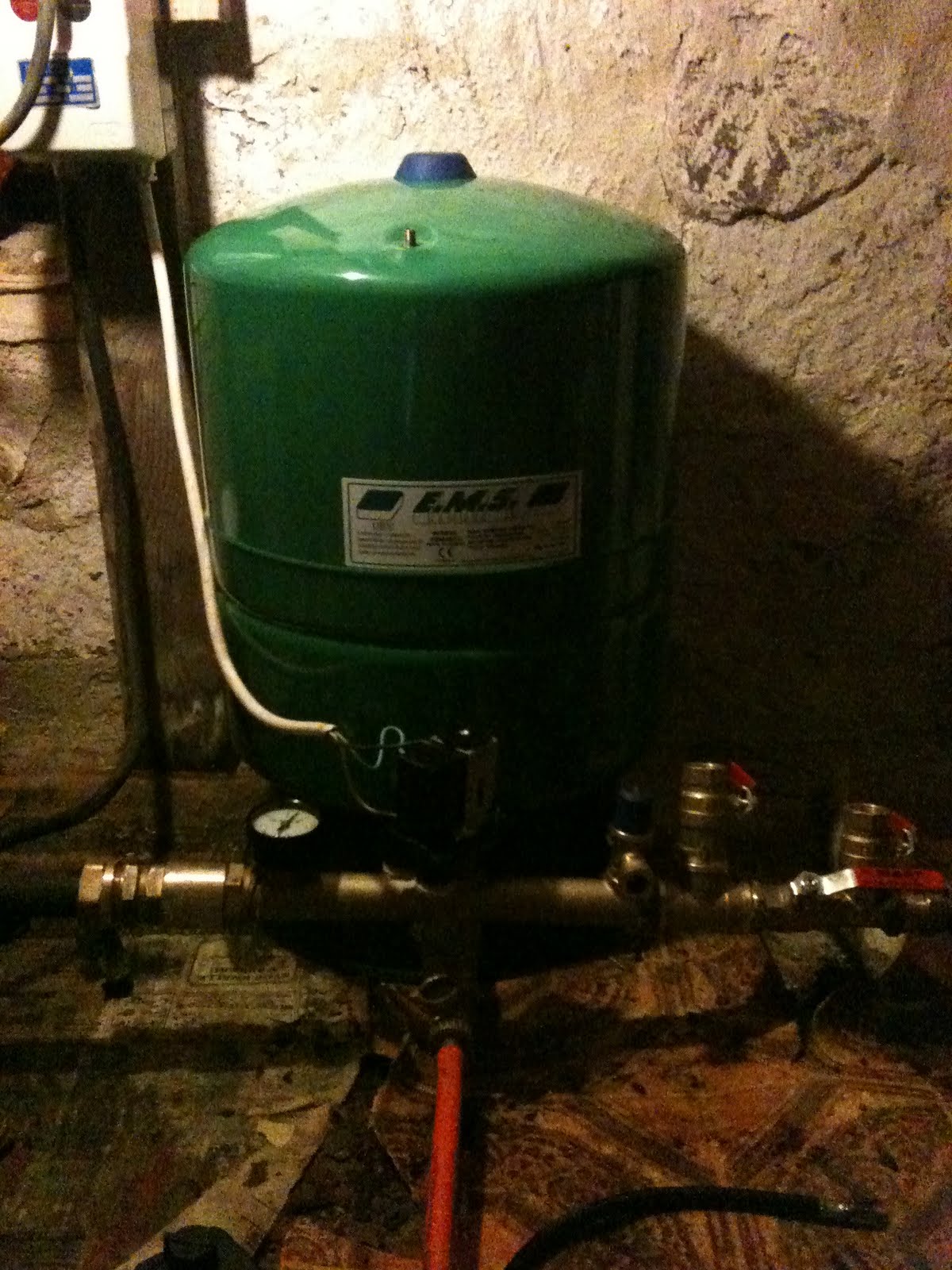 Maya i Rö´: Hydrofor