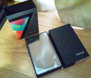 箱から取り出した Nexus 7(2012)