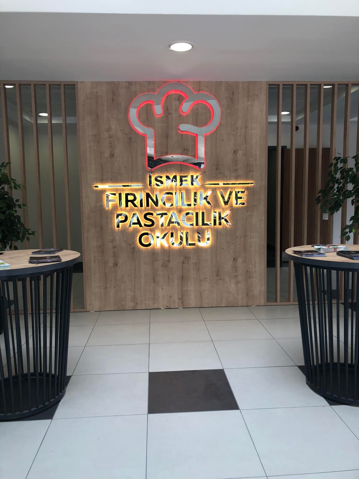 Pisir Yedir Mutlu Ol Ismek Firincilik Ve Pastacilik Okulu