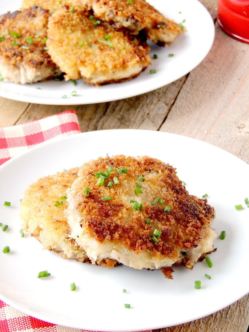 Beef and Potato Cakes turn that leftover holiday beef and mashed potatoes into a delicious breakfast or side dish @certifiedangusbeef #bestangusbeef #certifiedangusbeef #beef #leftovers #breakfast #easy #potato #recipe | bobbiskozykitchen.com