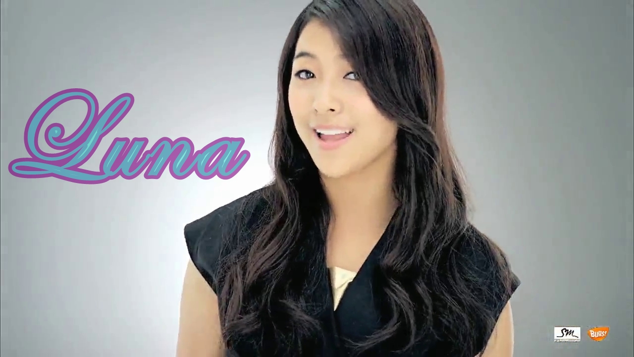 Chuu. Ким джиу loona. Чуу. Робот loona картинка. Чуу луна.