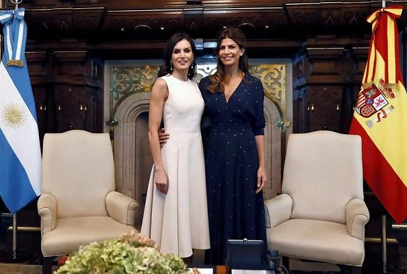 Queen Letizia wore a new midi dress by Pedro del Hierro. President Mauricio Macri and First Lady Juliana Awada