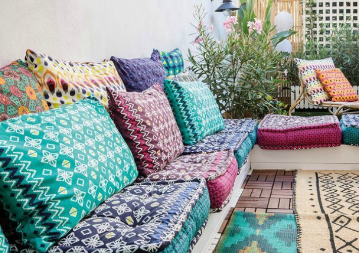 Terraza decorada con muebles, textiles y accesorios de IKEA