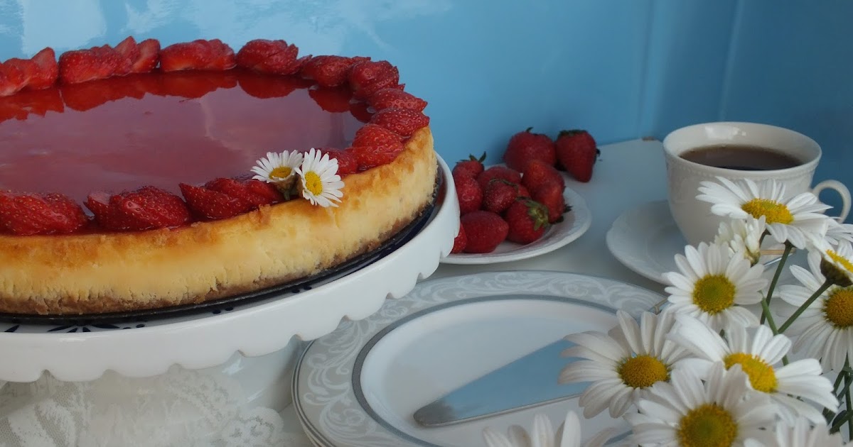 ÇİLEKLİ CHEESECAKE MAVİ BEYAZ YEMEKLER