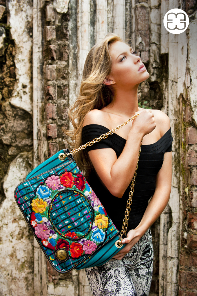 Mimi Flys Giveaway Win A One Of Kind Designer Make Up Bag Worth You Probably Remember Reading About The Brand Maria S Bag From My Latest Whats In Make Up Post And If Missed It Can
