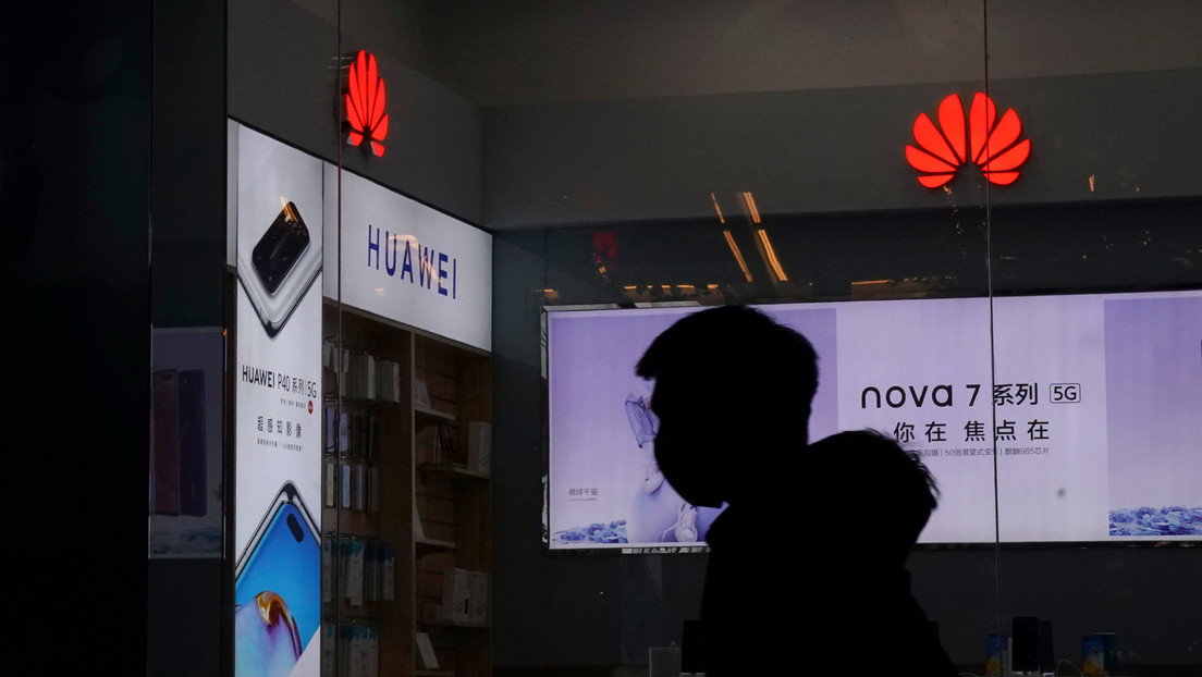 Huawei transfiere sus inversiones a Rusia y podría dejar de fabricar teléfonos inteligentes tras sanciones de EEUU