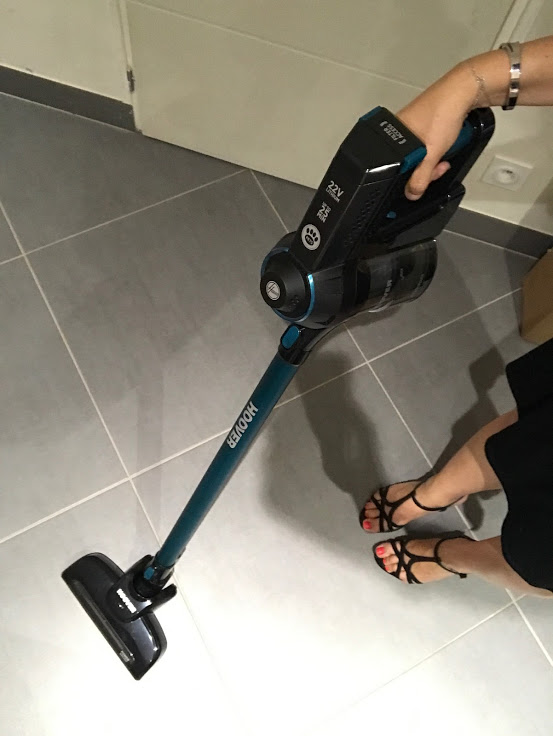 Hoover Aspirateur Balai Freedom FD22BC MULTIFONCTIONS