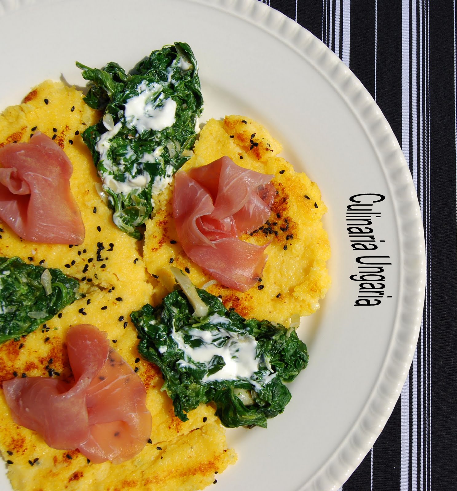 Culinaria Ungaria: Polenta mit Spinat und Lachsschinken