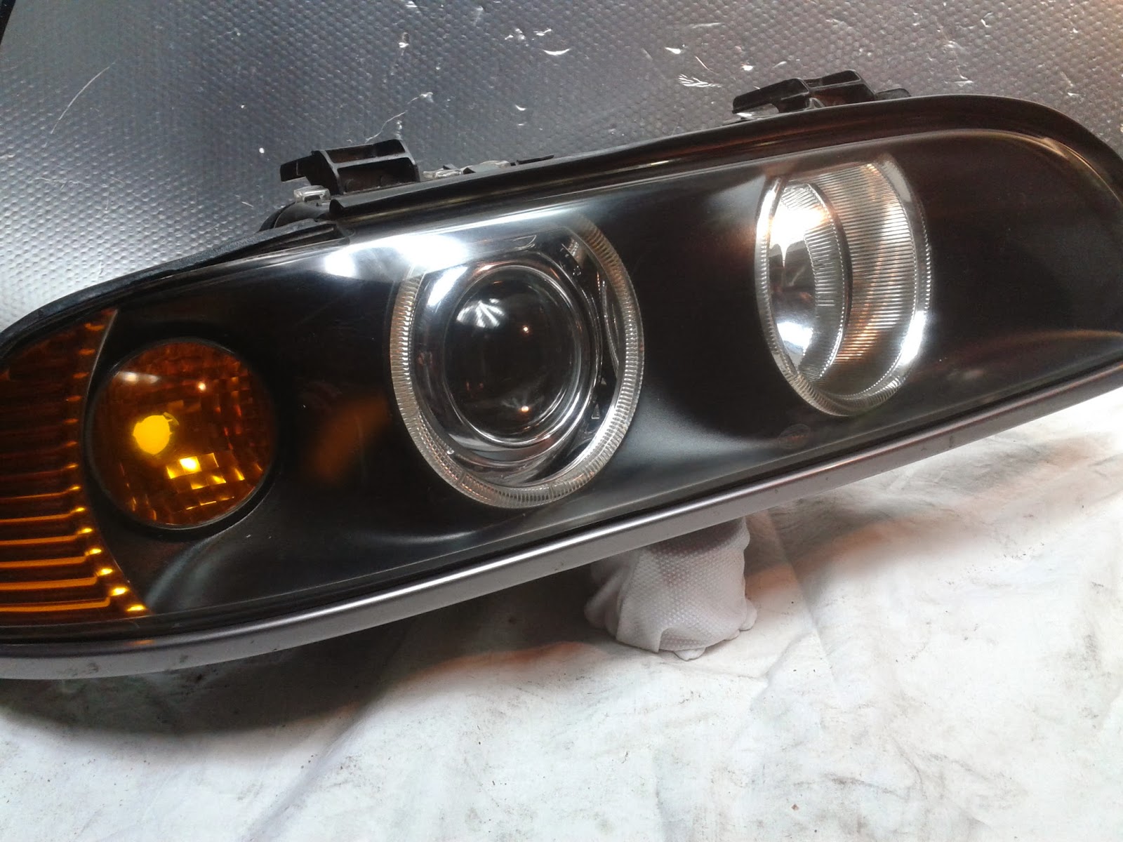 Reganeracja Reflektorów BMW e39 naprawa lamp ksenon i