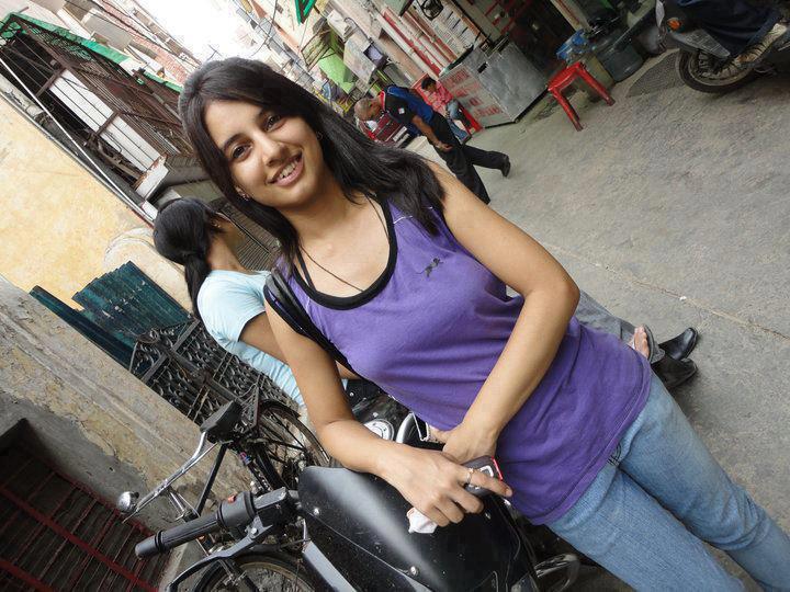 Aaarya Ek Deewana: Hot Indian (Desi) College Girls