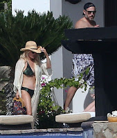  On Sunday, January 17, 2016, the stunning brunette, Jessica Simpson, 35, soaking up the sunshine in a black bikini at Cabo San Lucas, Mexico and the condition has raised the temperature.