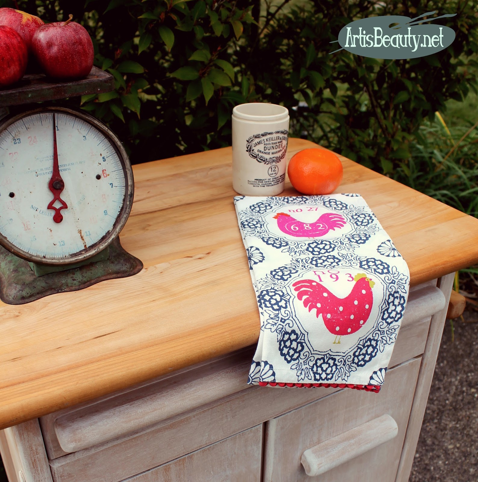 ART IS BEAUTY ROLLING KITCHEN CART MAKEOVER USING VINTAGE EFFECTS PAINT