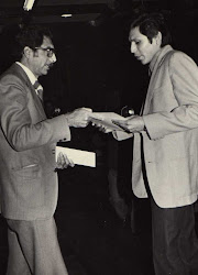Jaime Montalvo recibiendo Diploma y Premio