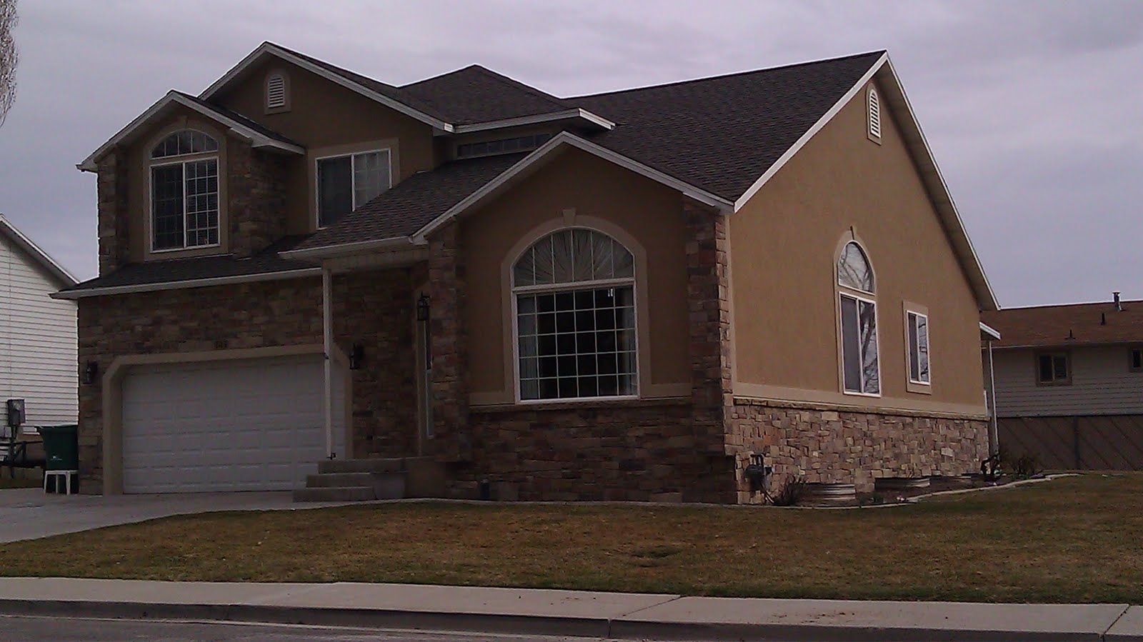 Stucco Tech C R Stone Yates Remodel The Stucco Is Montessary Brown With Amarillo White Trim Stone A Natural This That Rhett And Cory Brought In For Project