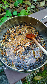 Futter-Fett-Mischung beim Auskühlen (c) by Joachim Wenk Futter-Fett-Mischung beim Auskühlen (c) by Joachim Wenk