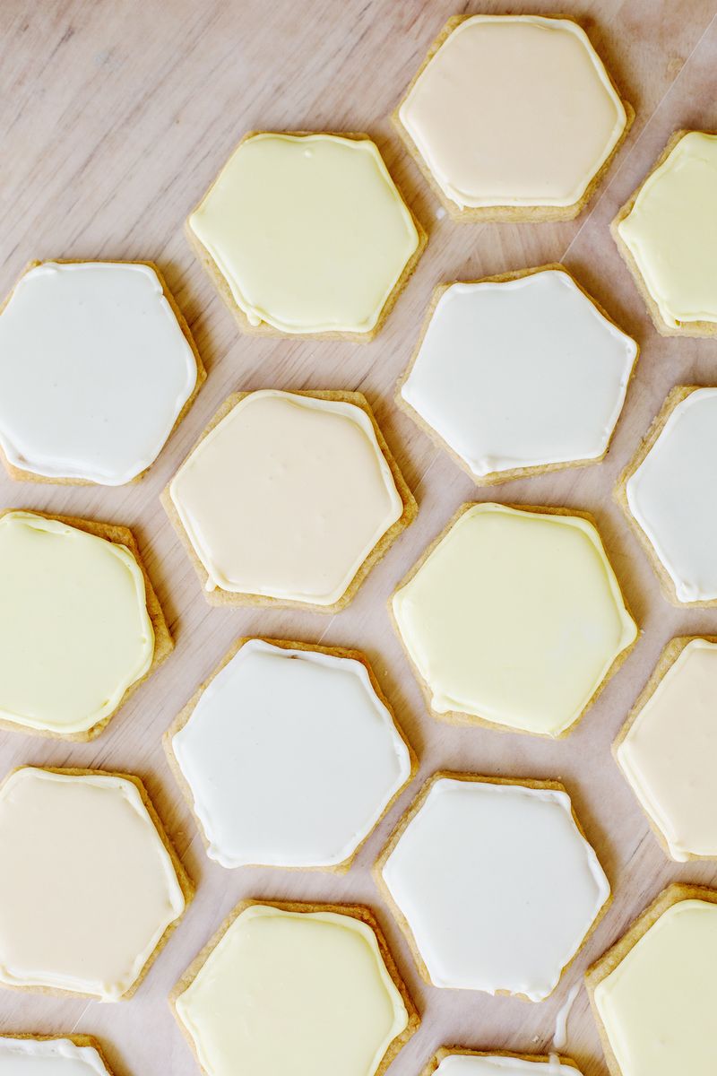 пирожное соты. соты рецепт. торт медовый. медовые пирожные соты. печенье с дырочками.