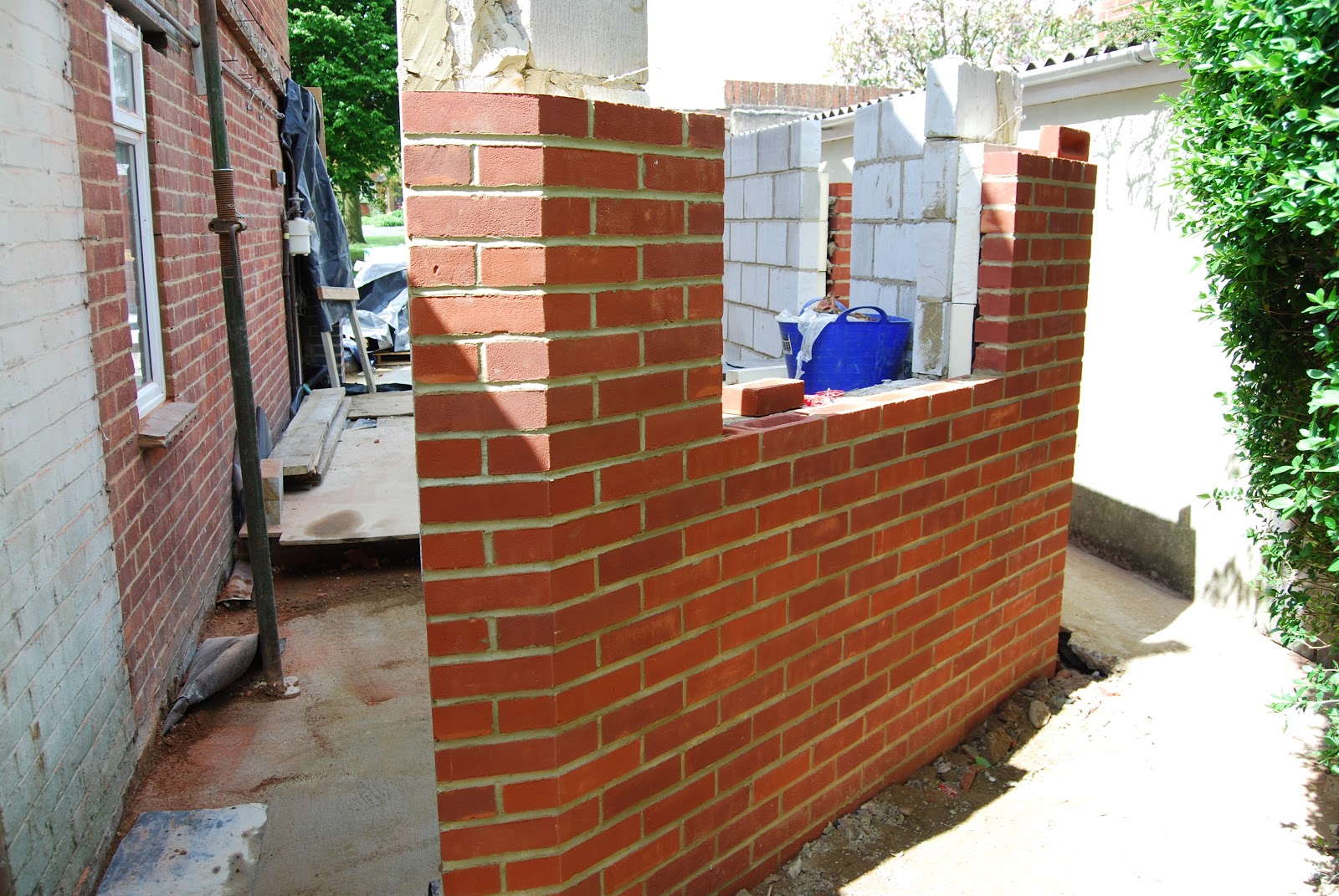 Beginner's Guide to Building a House Extension Day 29 (39) Bricks