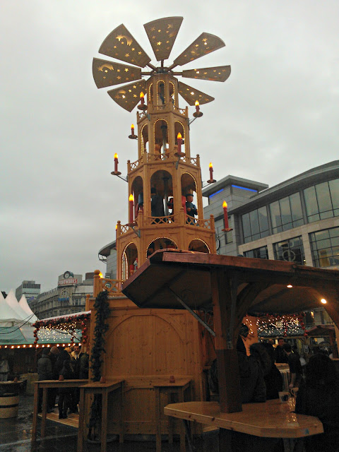 Manchester Markets Wooden Tower Nutcracker Music Box Christmas