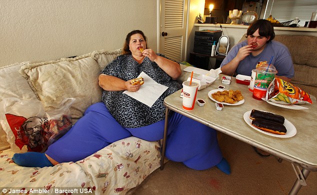 CELEBRITY BUZZ WORLD S FATTEST WOMAN EXPLAINS HOW SHE GOT TO 700LBS celebrity-buzz-world-s-fattest-woman-explains-how-she-got-to-700lbs
