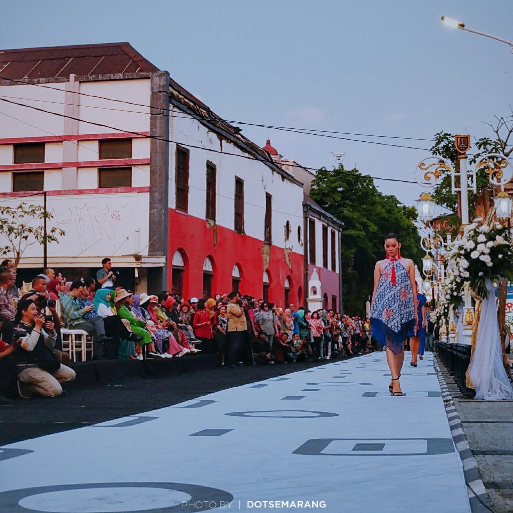 Photoblog Semarang Fashion Parade di Kota Lama