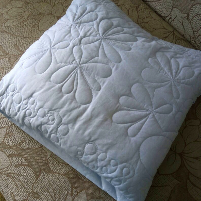 сдожттб ожеяло компактно. одеяло сложить в подушку. как компактно сложить плед. плед свернутый. сложить одеяло компактно.