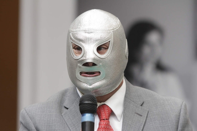 El Hijo del Santo prepara guión de la serie sobre su padre El Hijo del Santo