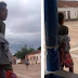 Moradores amarram assaltante em pilastra e depois o agrediram