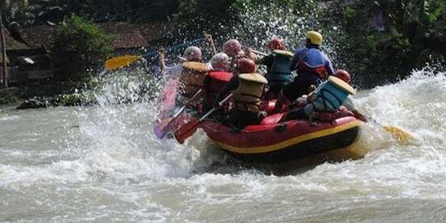 Wisata Rafting di Aliran Sungai Citarum, Cipatat, Kab. Bandung Barat