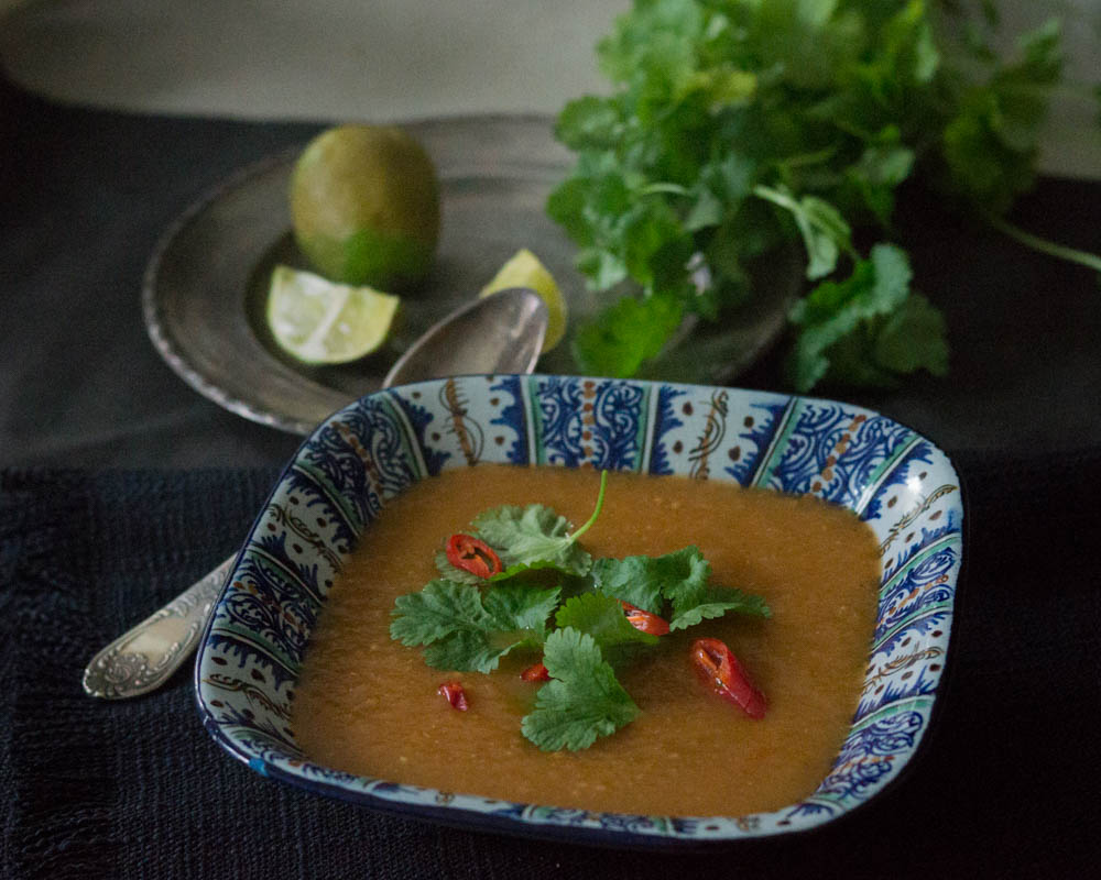 Paahdettu munakoisokeitto inhokkimausteella Mama Gastro