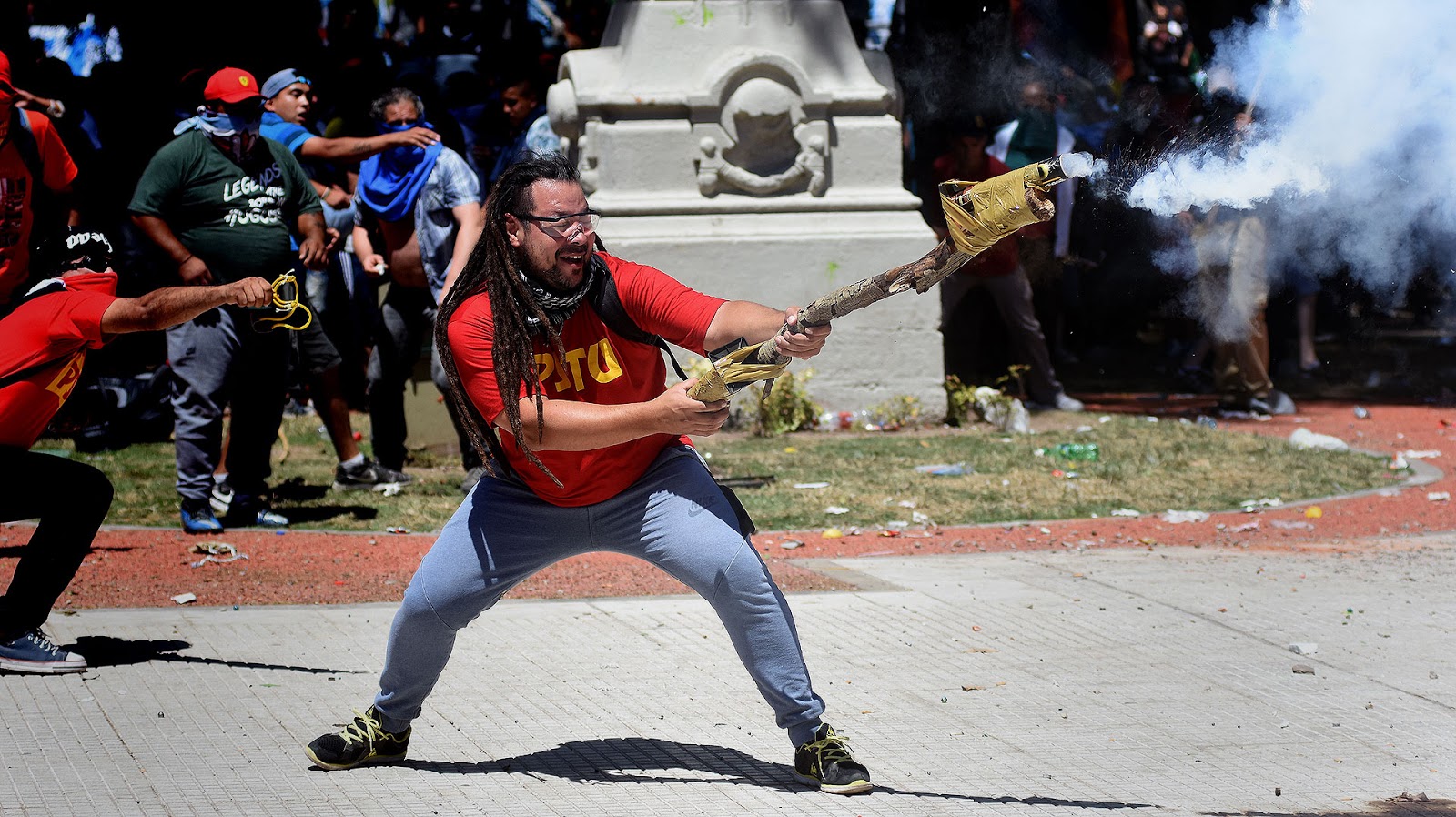 Llegó extraditado el militante del mortero que disparó en las afueras del Congreso Llegó extraditado el militante del mortero que disparó en las afueras del Congreso