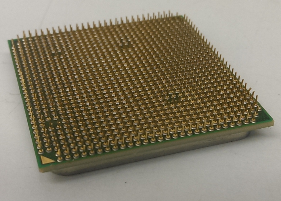 Процессор на полную мощность. Сокет процессора i3 4610. Процессор АМД ножки. Погнулся процессор LGA 1700. Гнутые ножки процессора AMD.