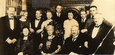 Familie von Haeften in 1923, geheel links August, zittend tweede van rechts Hans