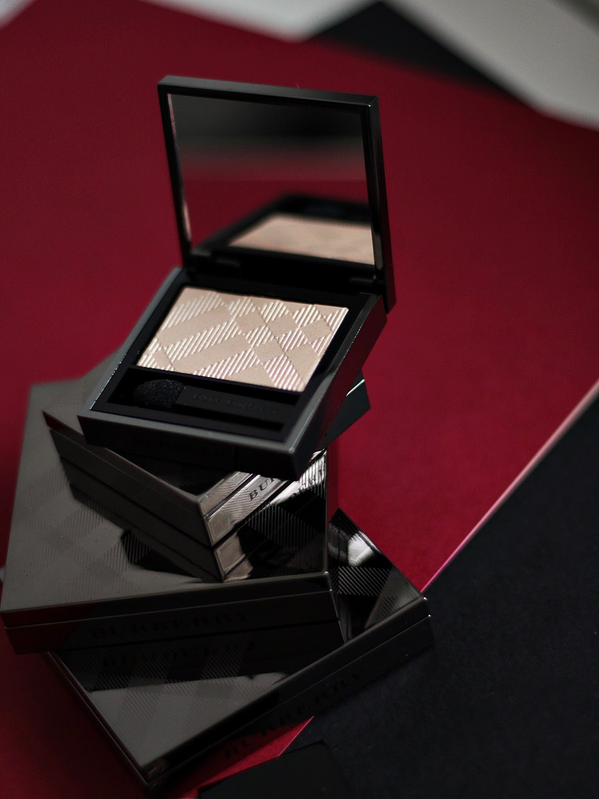 burberry-wet-dry-glow-shadow-gold-pearl