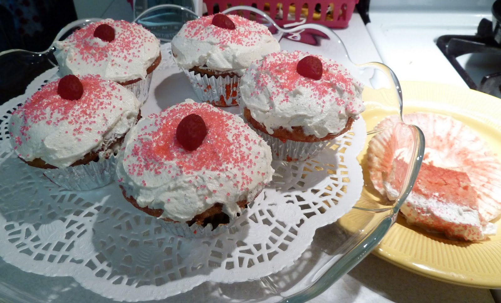 Strawberry JelloO Cupcakes with Vanillabean Cooked Flour Frosting