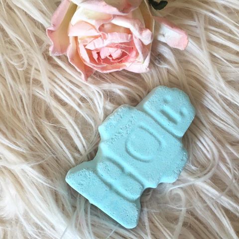 Lush Ickle Baby Bot Bath Bomb Review