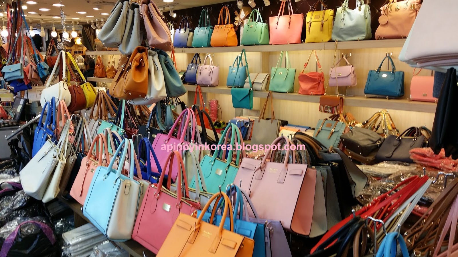 A Pinoy in Korea: At Dongdaemun's NamPyeongHwa Market, It's Bags! Bags ...
