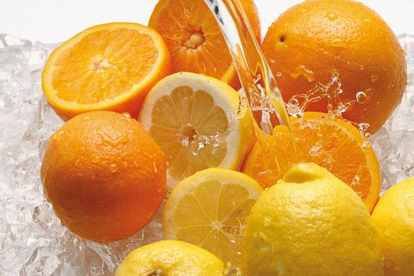Tắm trắng bằng cam, muối biển Tắm trắng bằng cam, muối biển