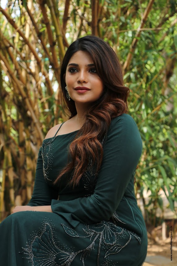 Aathmika at Naragasooran Trailer Launch