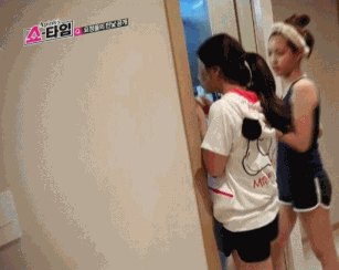 마이너스 손으로 유명한 남녀아이돌들.gif | 인스티즈