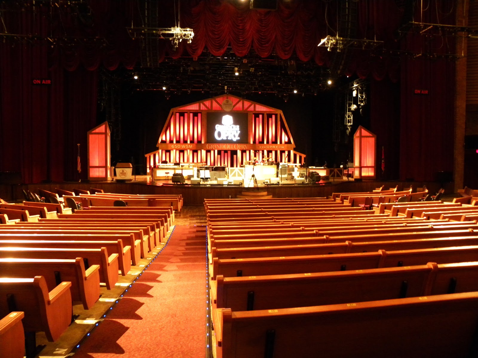 2015 TRAVELS GRAND OLE OPRY IN NASHVILLE, TENNESSEE