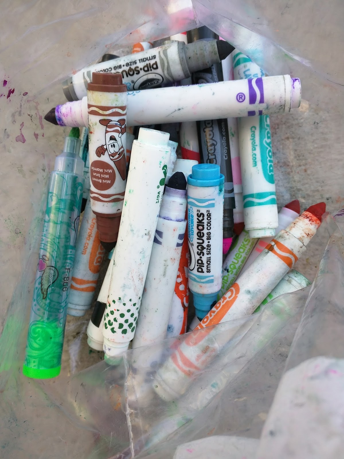 Preschool Engineering Dried Up Markers Turn them into Watercolors!