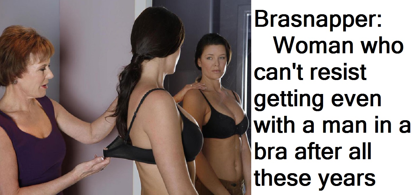 расстегнула лифчик. девушки снимают с себя лифчик. примерить бюстгальтер. девушка застегивает бюстгальтер. сказал снять лифчик.